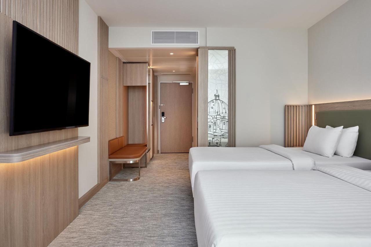 Courtyard By Marriott Center Hotel