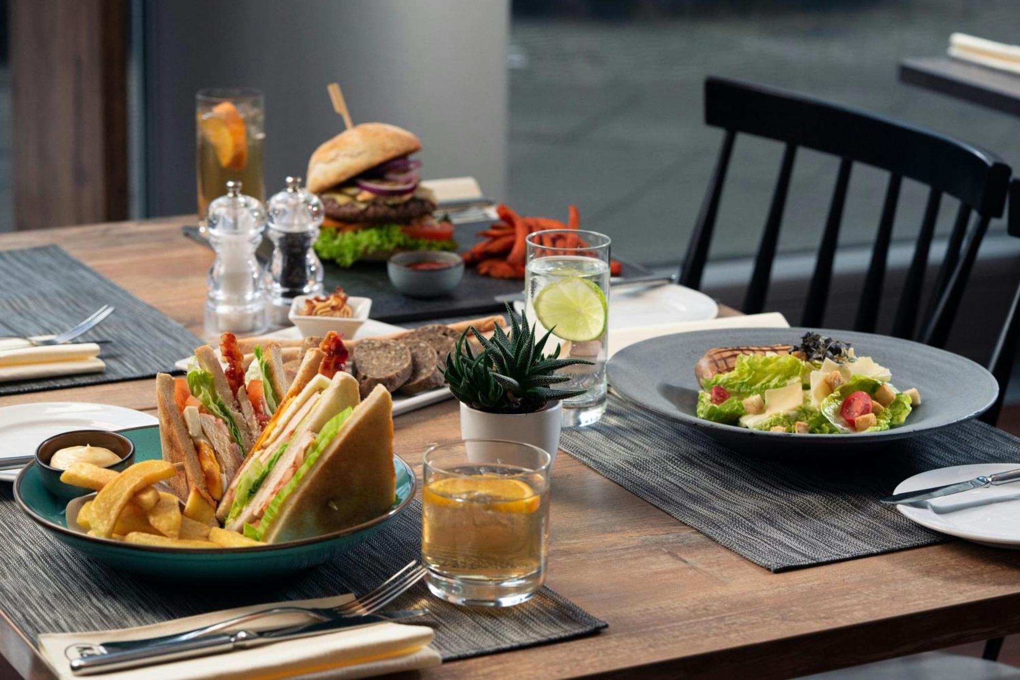 Courtyard By Marriott Center Hotel 4*