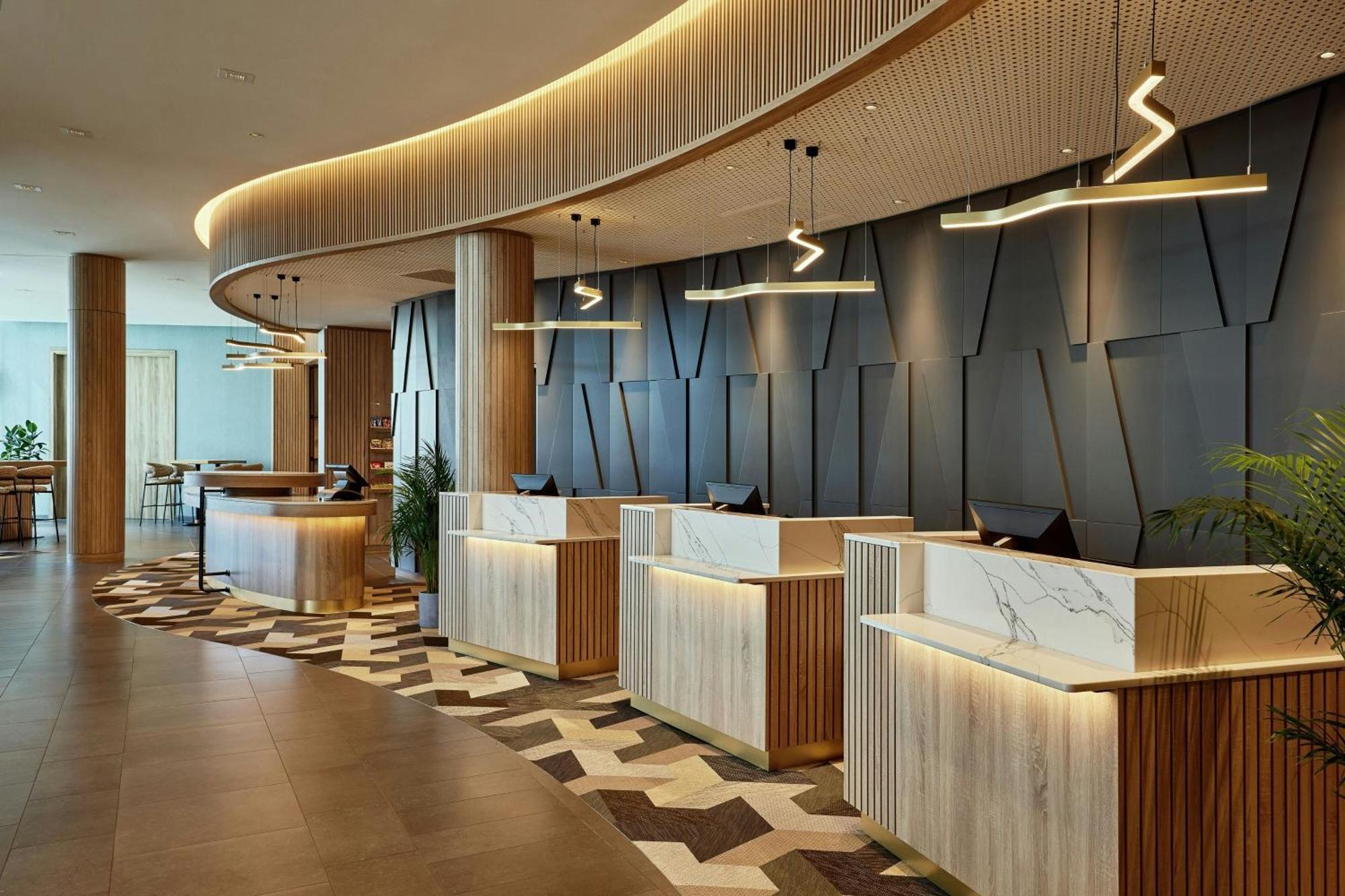 Courtyard By Marriott Center Hotel